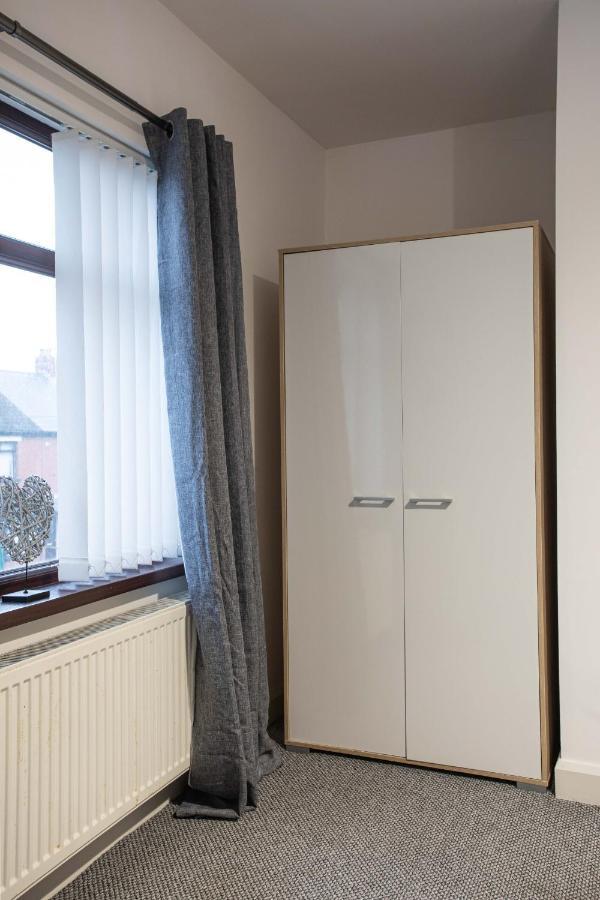 Refurbished Home, 8 Mins To Cc Belfast Exterior foto
